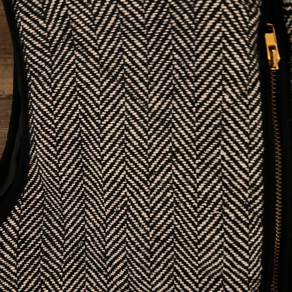 Merokeety Monochrome Vest - Picture 2 of 4